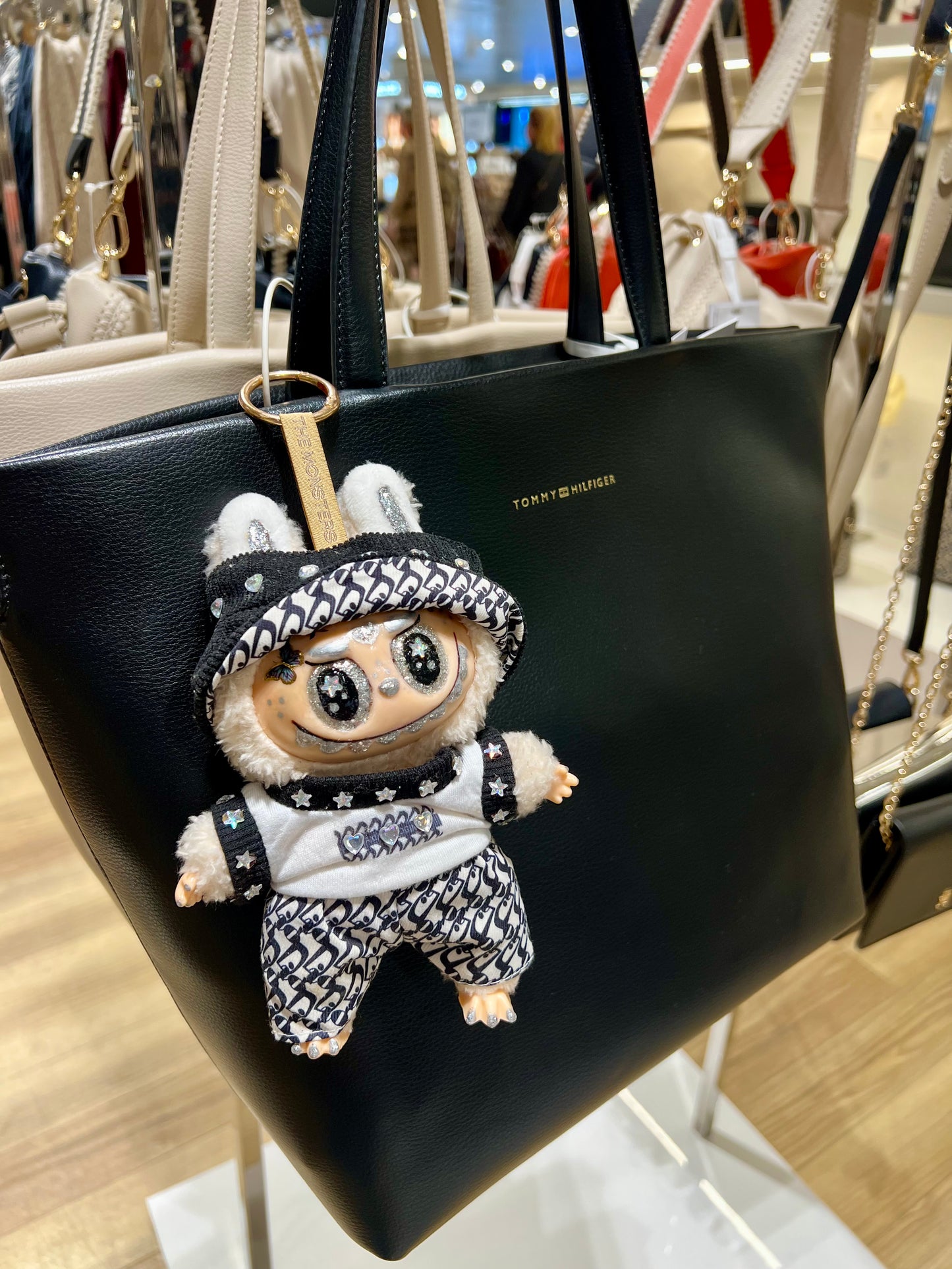 Poupée en peluche Labubu Cameraman - Mode éblouie à la main - Jouet unique Lafufu (noir/blanc)