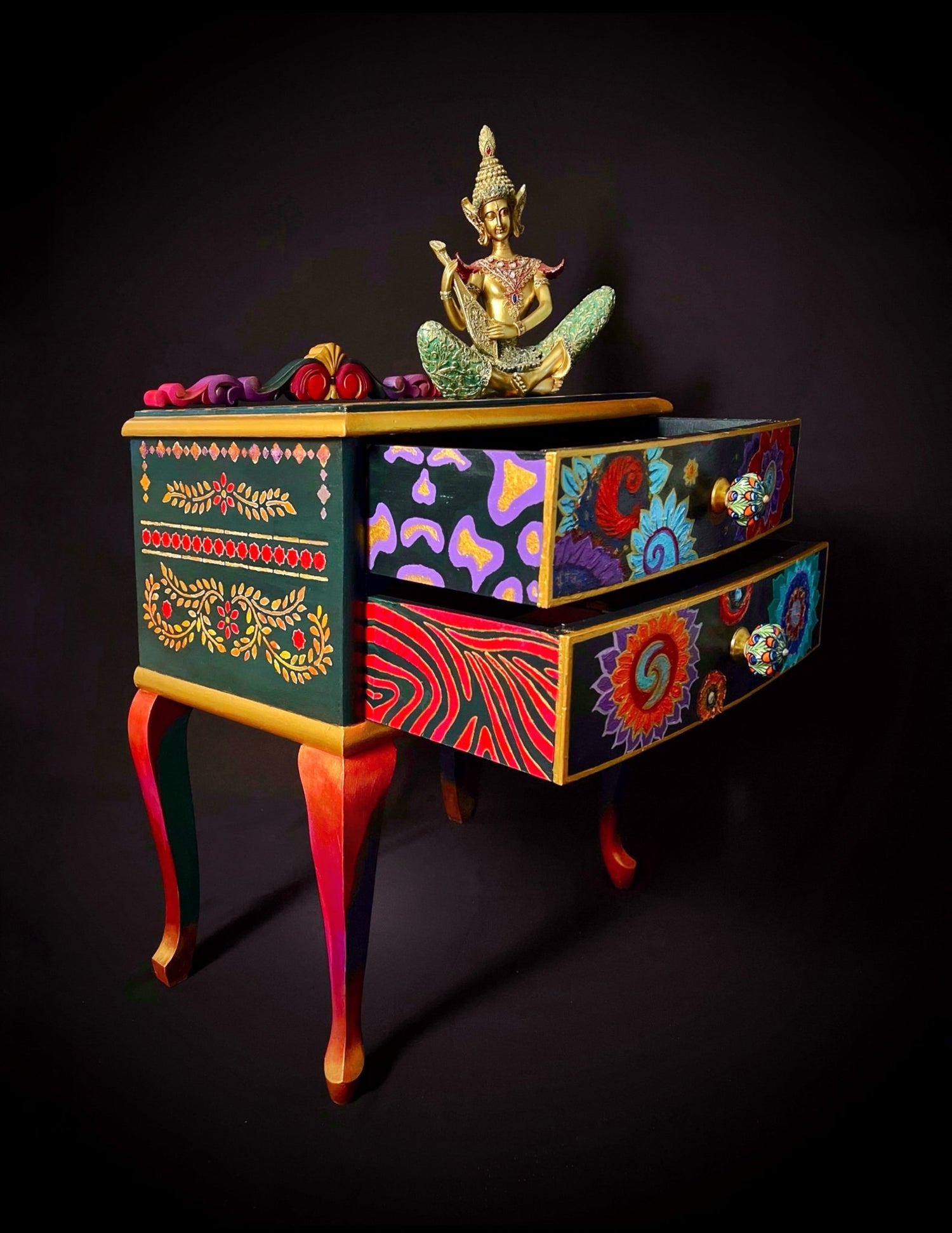 {{ product_title }} – {{ option1 }} {{ option2 }} image {{ incrementing_number }} | CredenzArt custom design