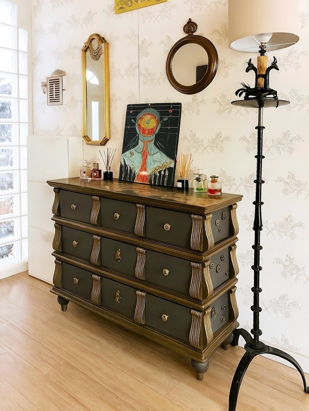 {{ product_title }} – {{ option1 }} {{ option2 }} image {{ incrementing_number }} | CredenzArt custom design