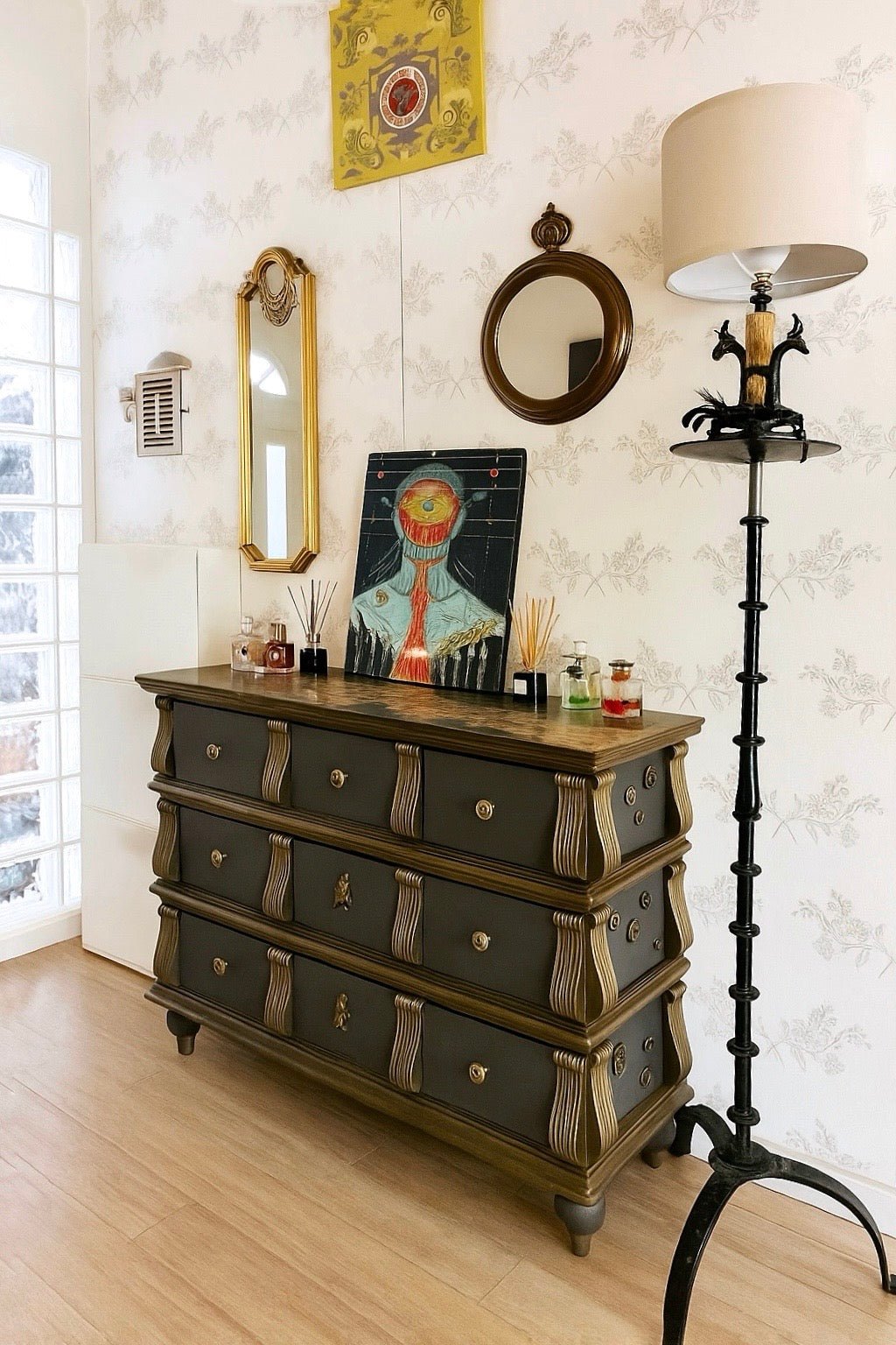 {{ product_title }} – {{ option1 }} {{ option2 }} image {{ incrementing_number }} | CredenzArt custom design