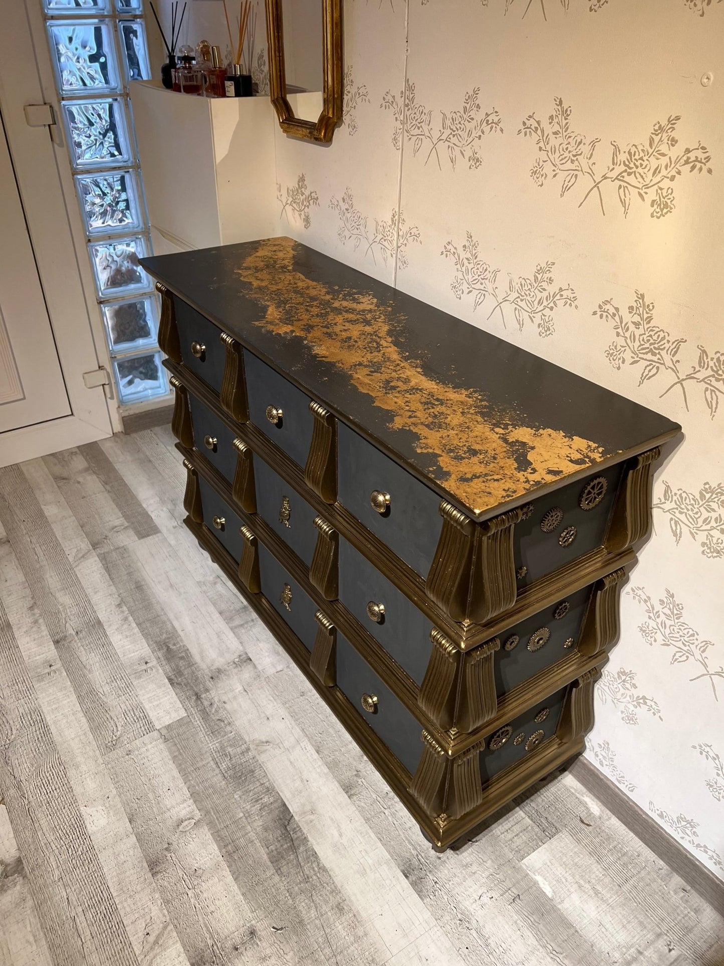 {{ product_title }} – {{ option1 }} {{ option2 }} image {{ incrementing_number }} | CredenzArt custom design