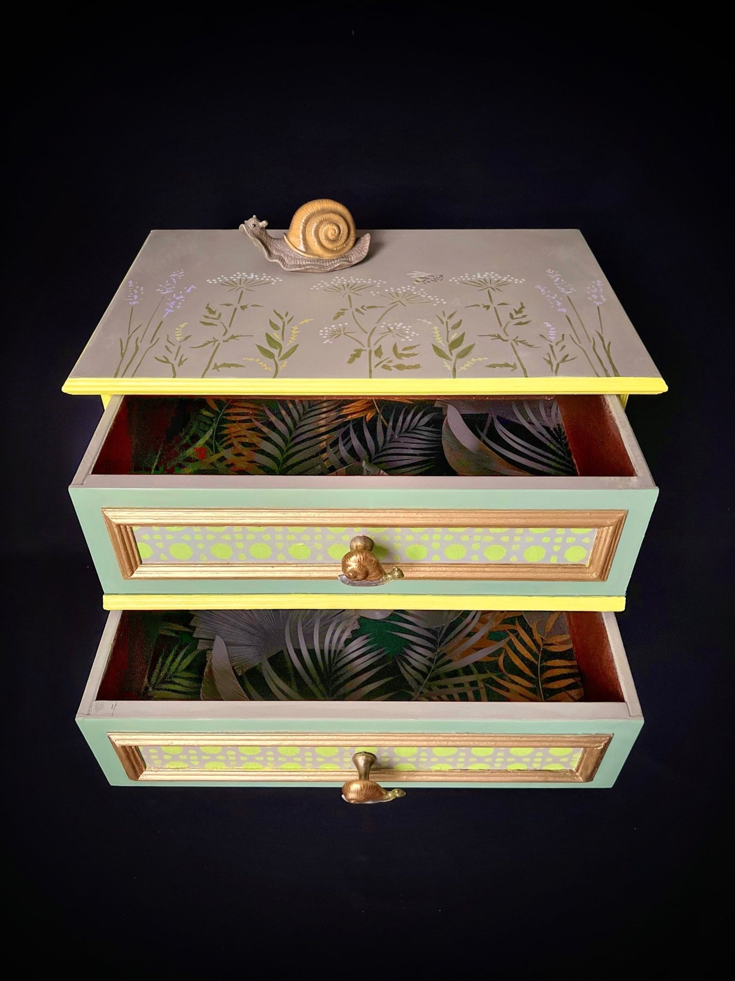 {{ product_title }} – {{ option1 }} {{ option2 }} image {{ incrementing_number }} | CredenzArt custom design