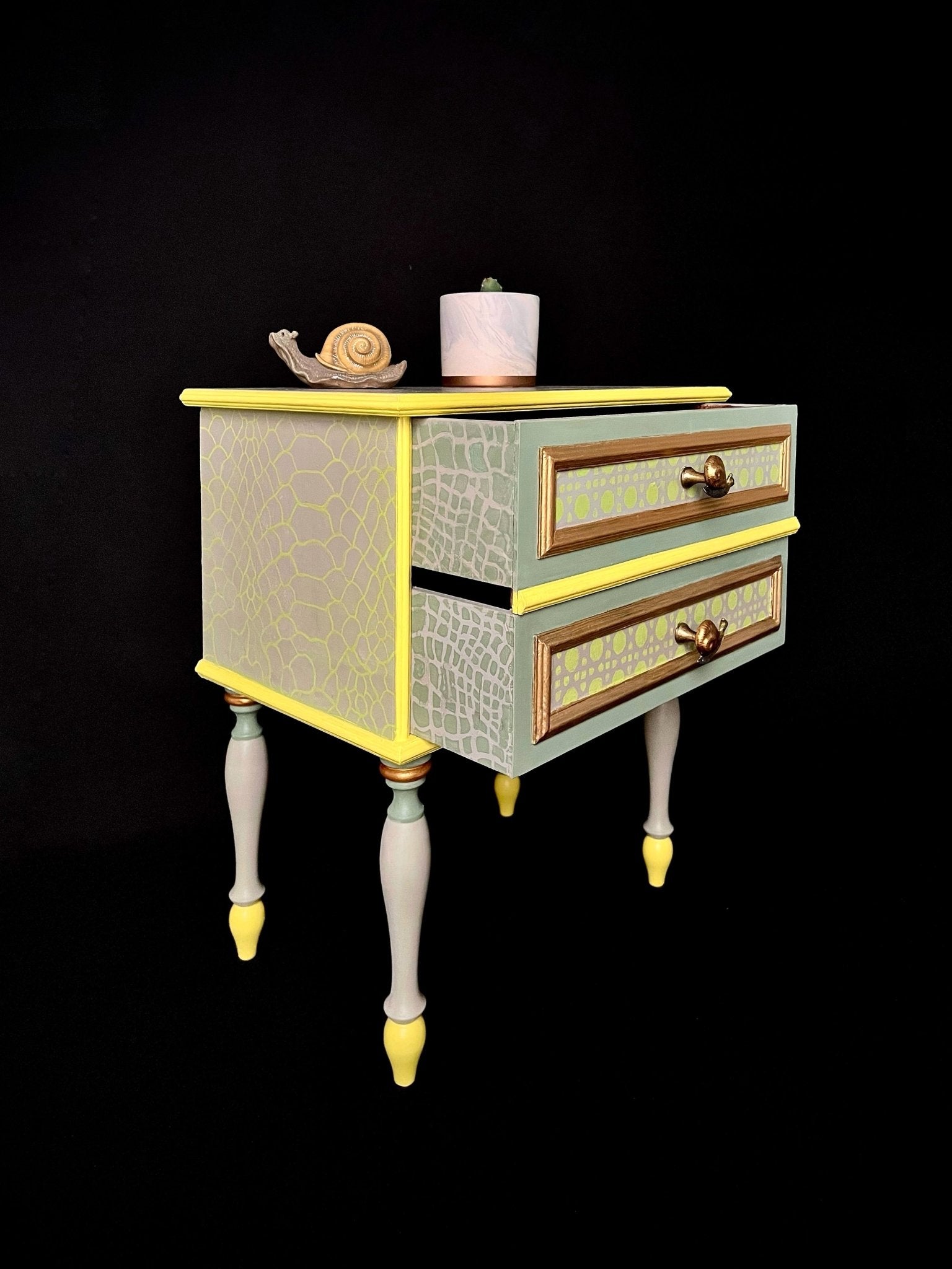 {{ product_title }} – {{ option1 }} {{ option2 }} image {{ incrementing_number }} | CredenzArt custom design