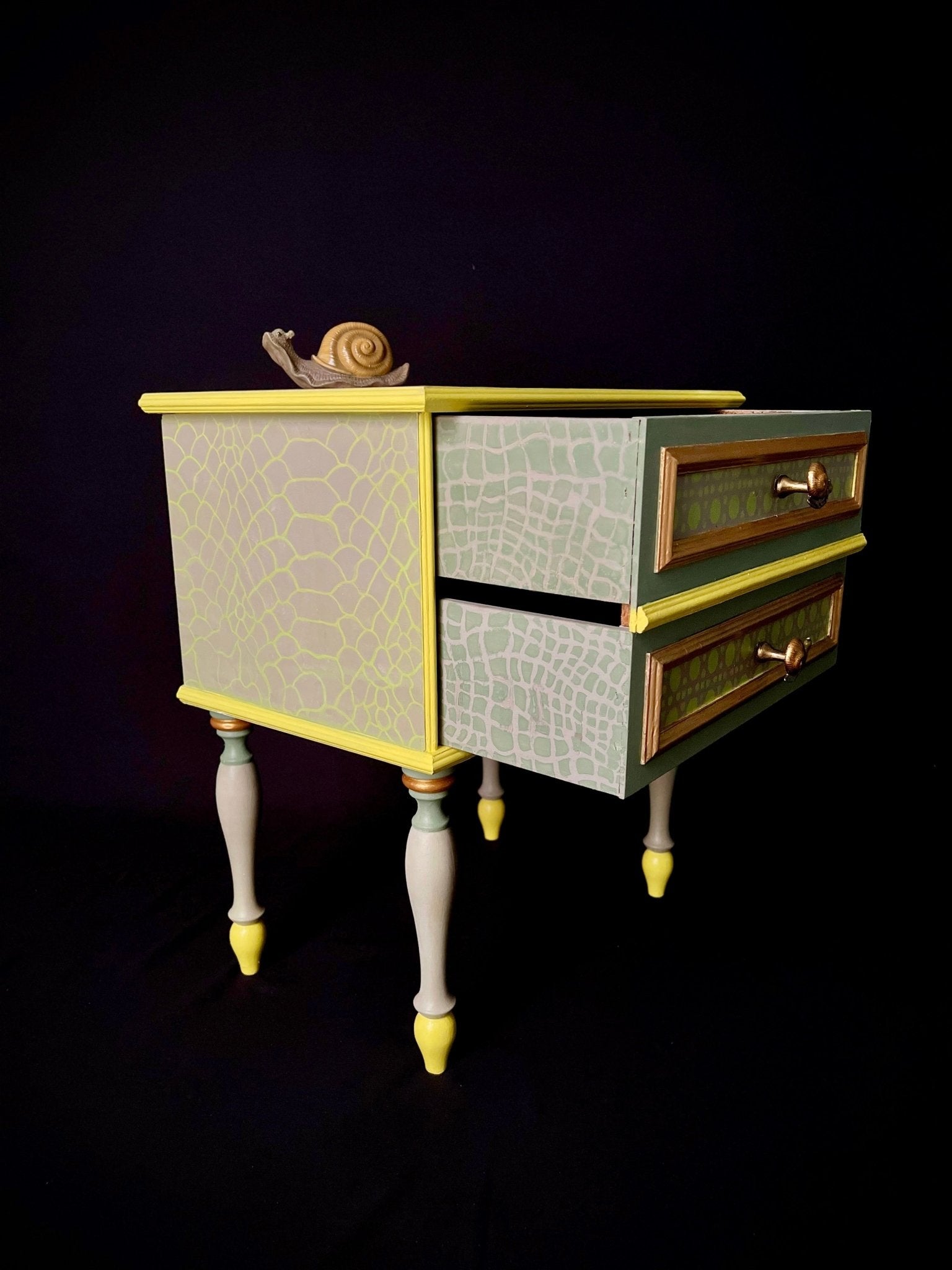 {{ product_title }} – {{ option1 }} {{ option2 }} image {{ incrementing_number }} | CredenzArt custom design