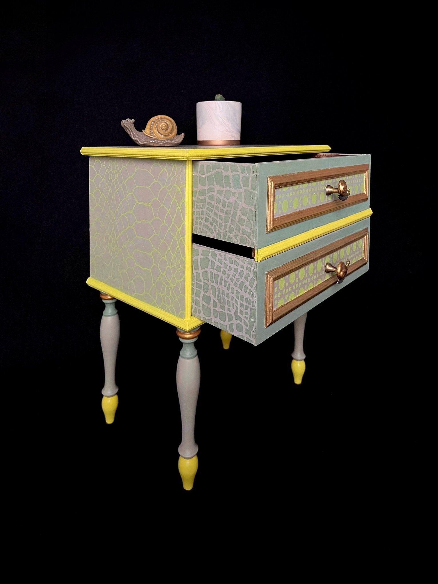 {{ product_title }} – {{ option1 }} {{ option2 }} image {{ incrementing_number }} | CredenzArt custom design