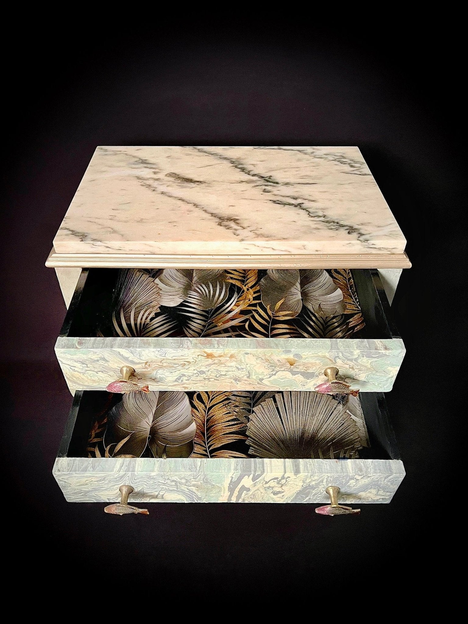 {{ product_title }} – {{ option1 }} {{ option2 }} image {{ incrementing_number }} | CredenzArt custom design