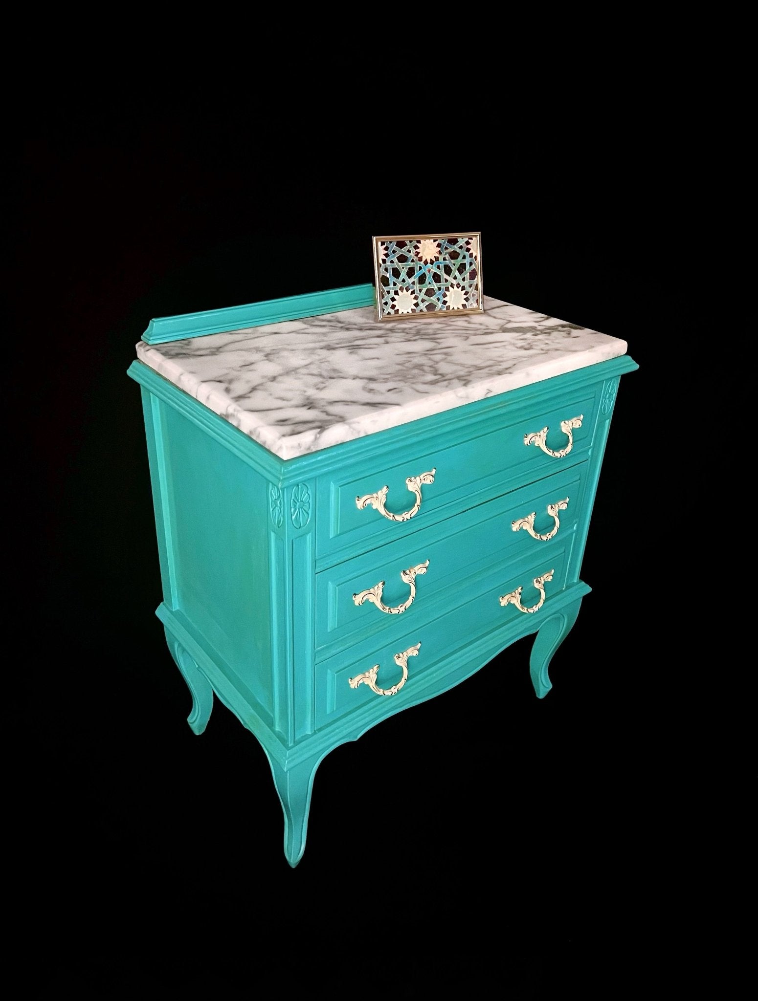 {{ product_title }} – {{ option1 }} {{ option2 }} image {{ incrementing_number }} | CredenzArt custom design