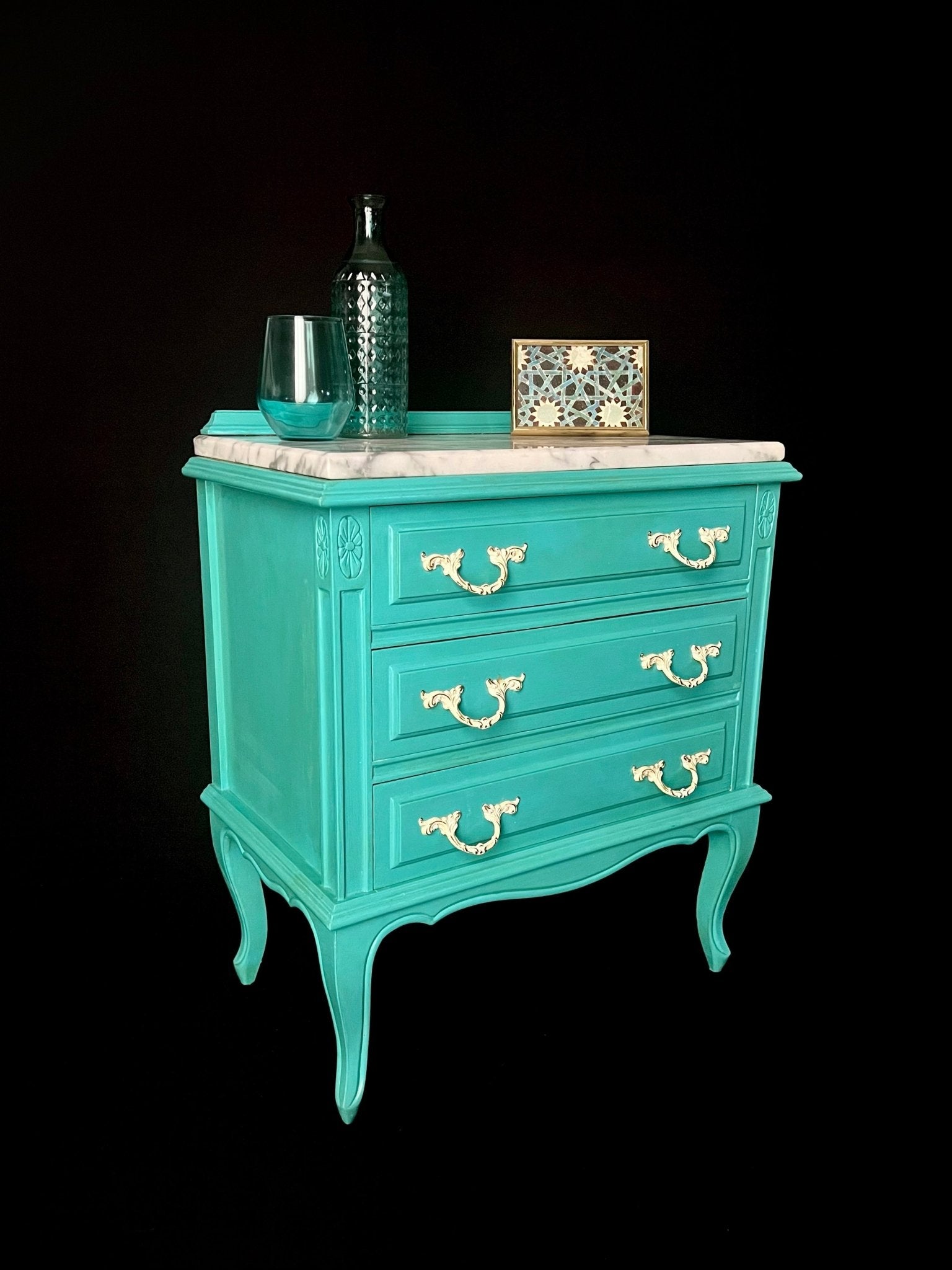 {{ product_title }} – {{ option1 }} {{ option2 }} image {{ incrementing_number }} | CredenzArt custom design