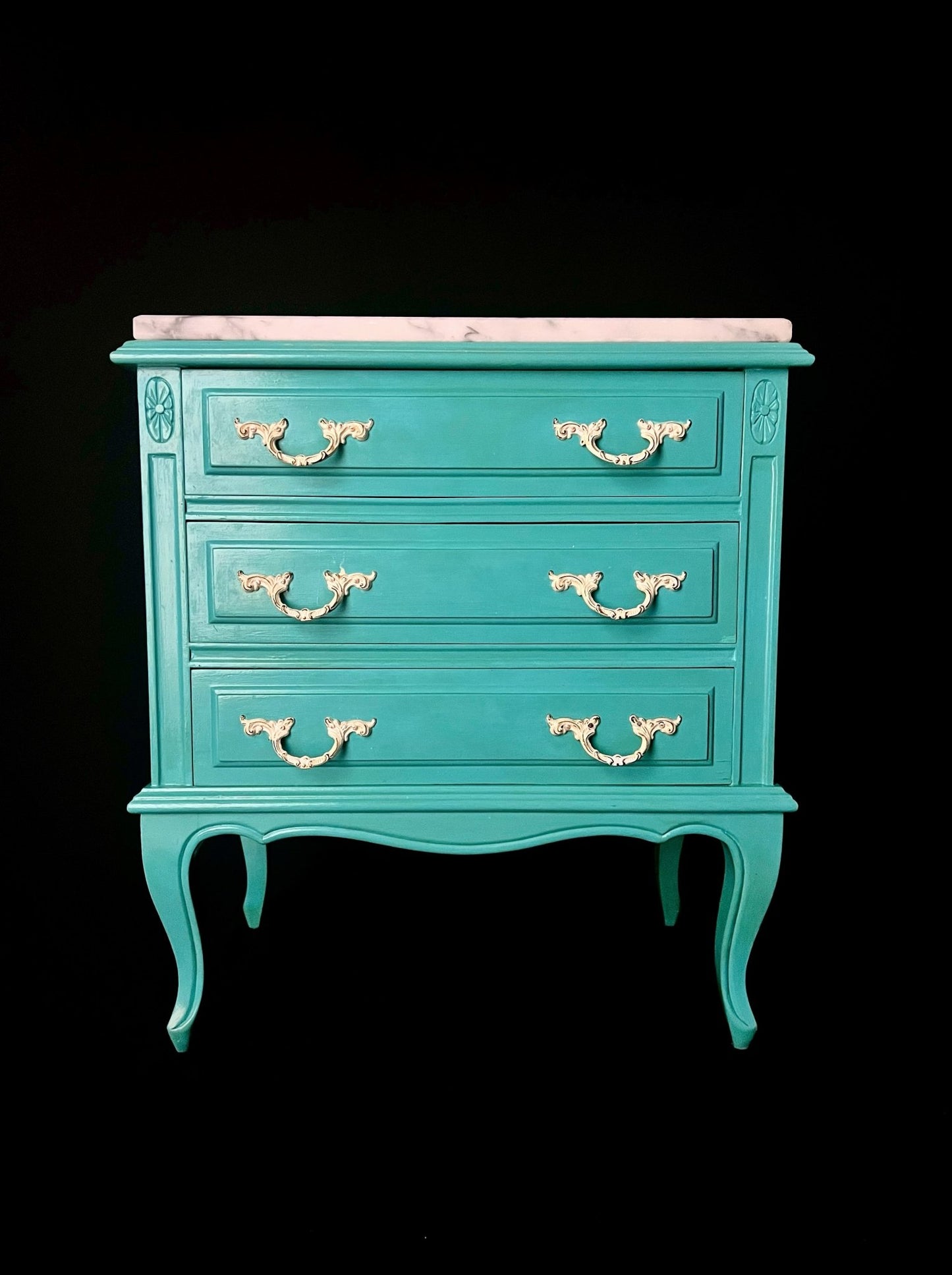 {{ product_title }} – {{ option1 }} {{ option2 }} image {{ incrementing_number }} | CredenzArt custom design