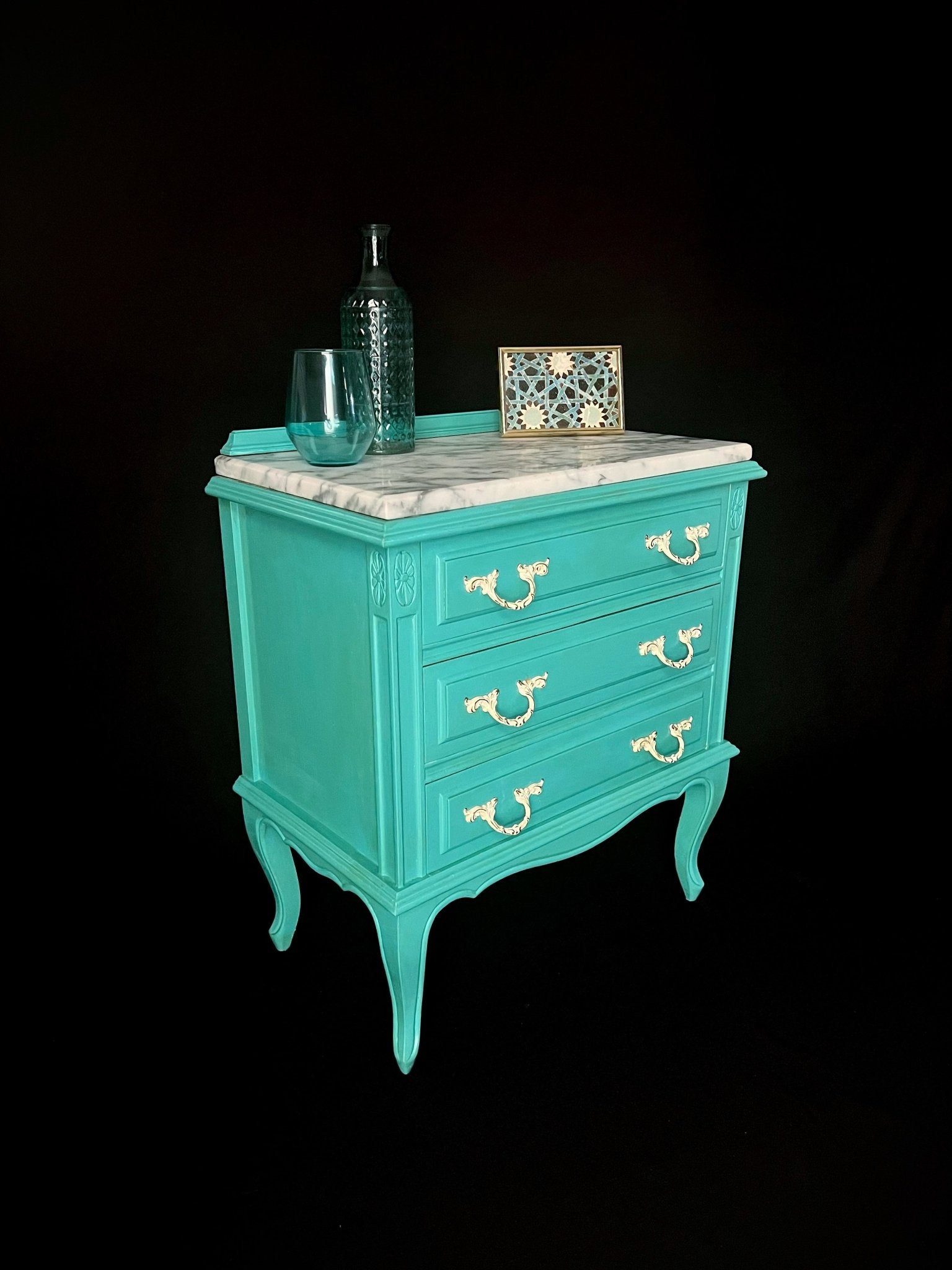 {{ product_title }} – {{ option1 }} {{ option2 }} image {{ incrementing_number }} | CredenzArt custom design