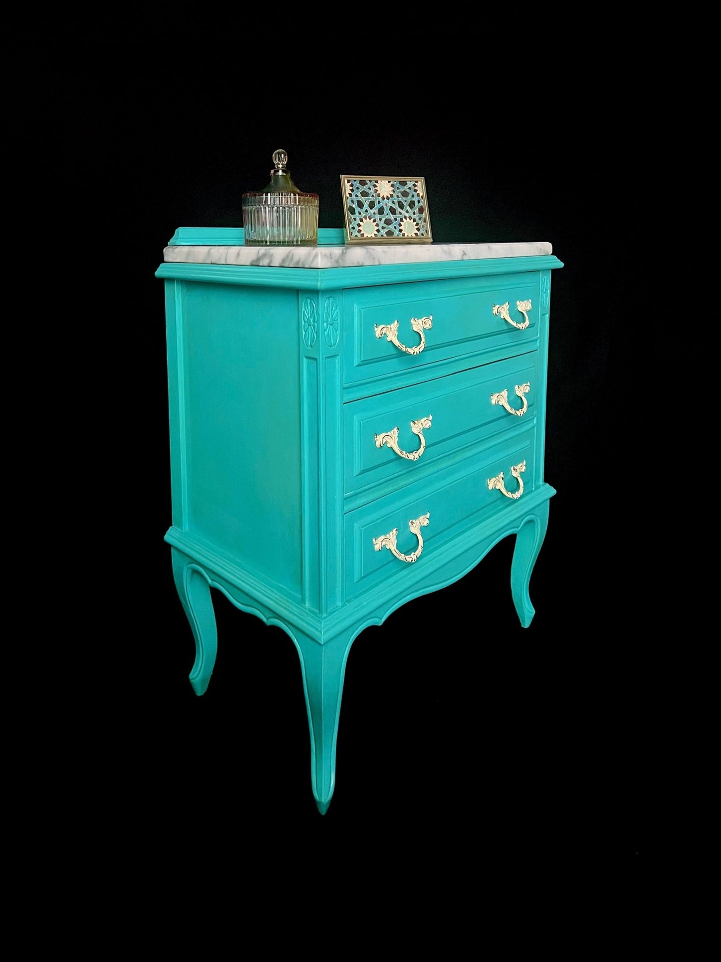 {{ product_title }} – {{ option1 }} {{ option2 }} image {{ incrementing_number }} | CredenzArt custom design