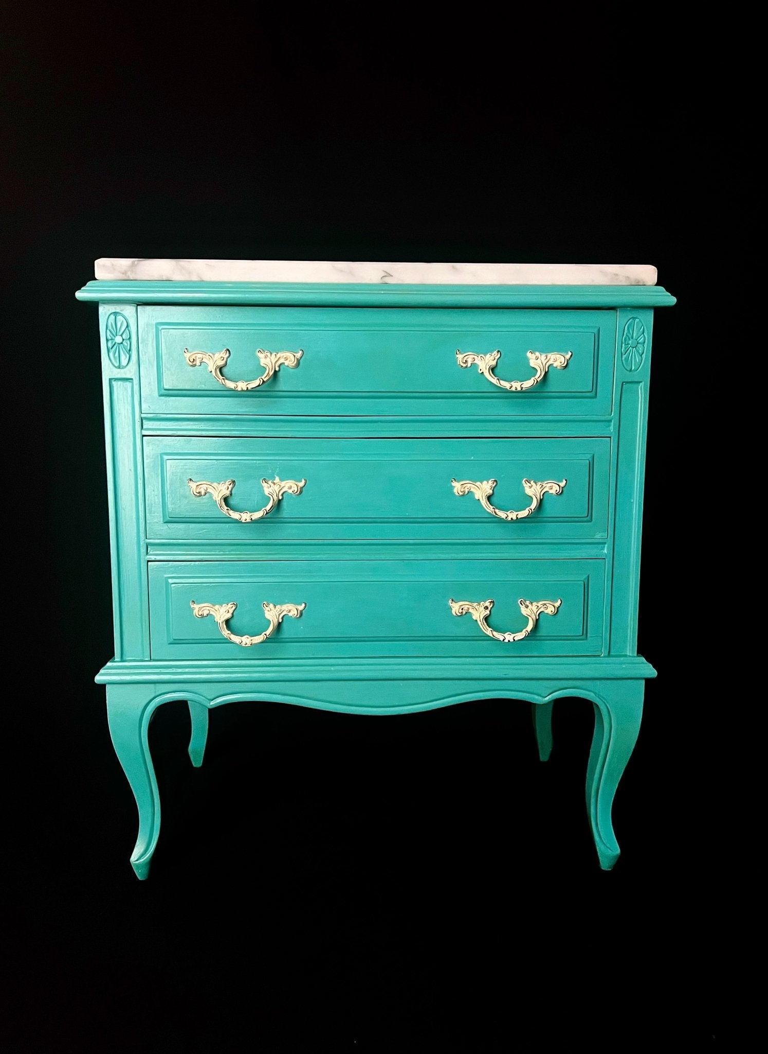 {{ product_title }} – {{ option1 }} {{ option2 }} image {{ incrementing_number }} | CredenzArt custom design