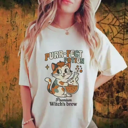 Gato brujo, regalo de Halloween, camiseta Comfort Colors: Pociones mágicas Witch Brew